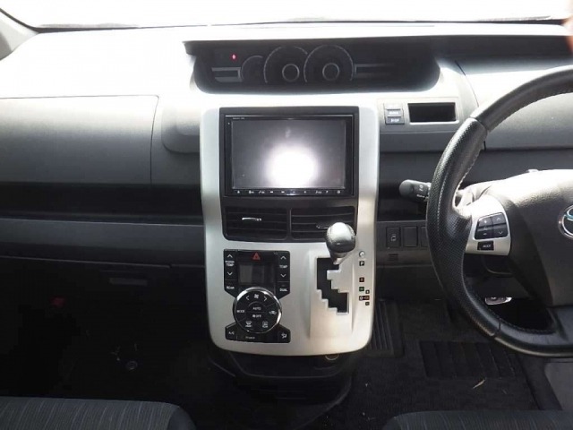 2012 TOYOTA VOXY